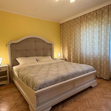 Apartment Palace Of Parliament Bukarest Exterior foto